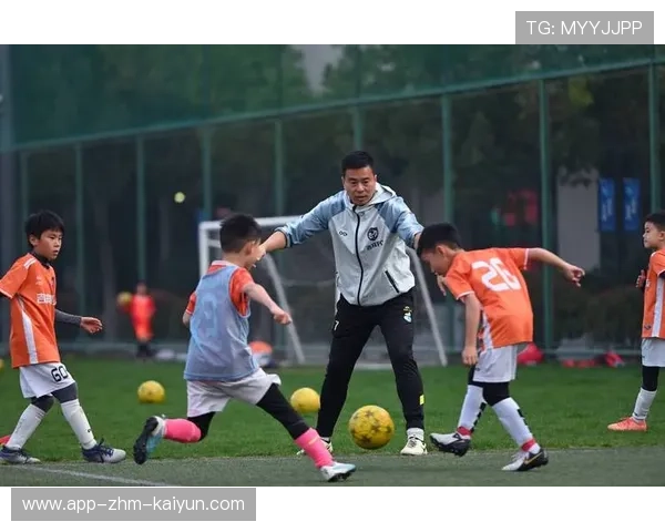 足球俱乐部在青训中设立家长学校与成长沟通渠道,足球青训俱乐部招生宣传 足球俱乐部在青训中设立家长学校与成长沟通渠道,足球青训俱乐部招生宣传